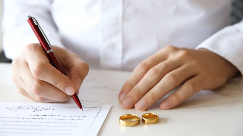 Contrato pré-nupcial deixa de ser tabu e ganha espaço entre casais mais jovens, afirma especialista