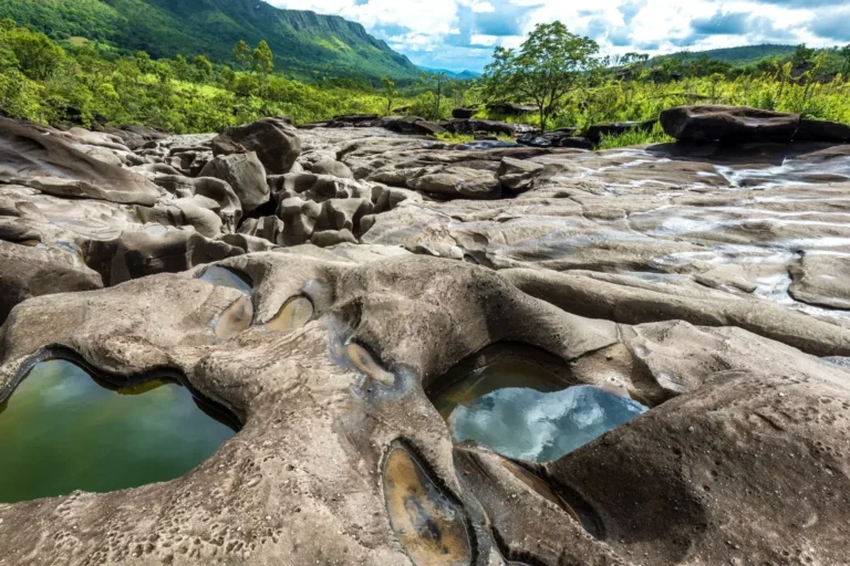 Chapada dos Veadeiros (GO) anuncia área para nudismo em cachoeira