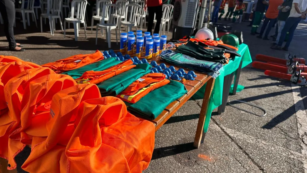Nova Comurg entrega 115 mil EPIs aos servidores