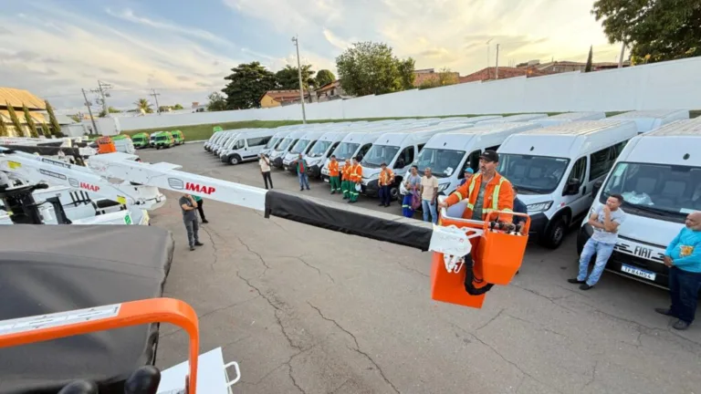 Comurg recebe caminhões com tecnologia inédita para poda de árvores
