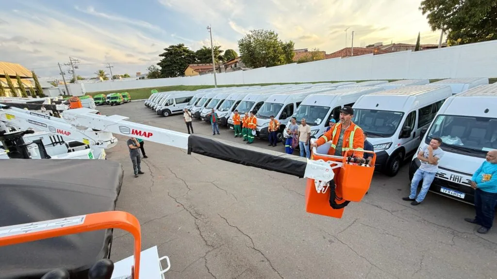 Comurg recebe caminhões com tecnologia inédita para poda de árvores