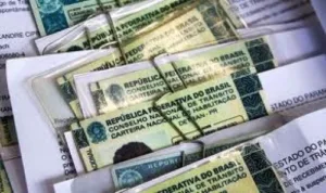 Governador de Goiás veta isenção de taxas da CNH para policiais e agentes de trânsito