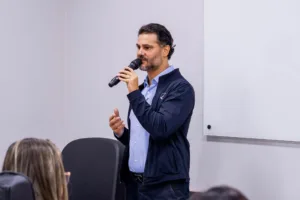 Dentista goiano Rildo Lasmar patenteia técnica para preservar esmalte em lentes.