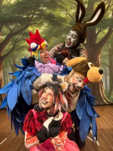 Domingo Tem Teatro é opção de lazer gratuita para famílias e pets na Rua do Lazer