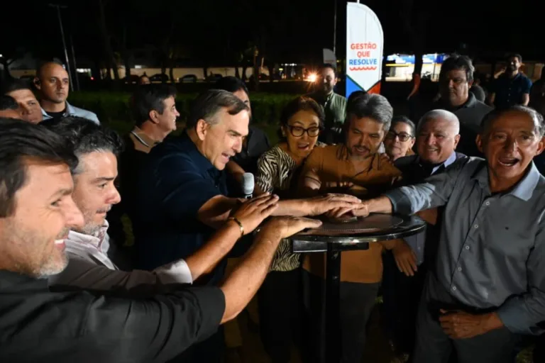 Prefeito Sandro Mabel entrega nova iluminação da Praça George Washington, no Jardim Novo Mundo