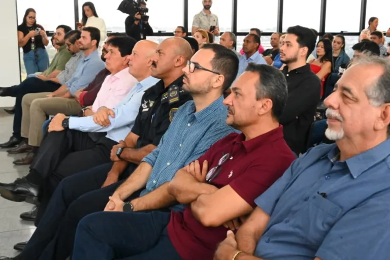 Prefeito Sandro Mabel apresenta projetos de lei contra descarte irregular de lixo e pichações