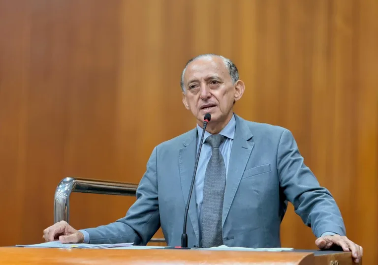 Em visita à Câmara, prefeito em exercício Anselmo Pereira apresenta projeto de lei que reajusta salário de professores