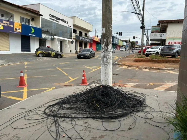 Prefeitura de Goiânia intensifica e cobra empresas responsáveis pela retirada de fios soltos