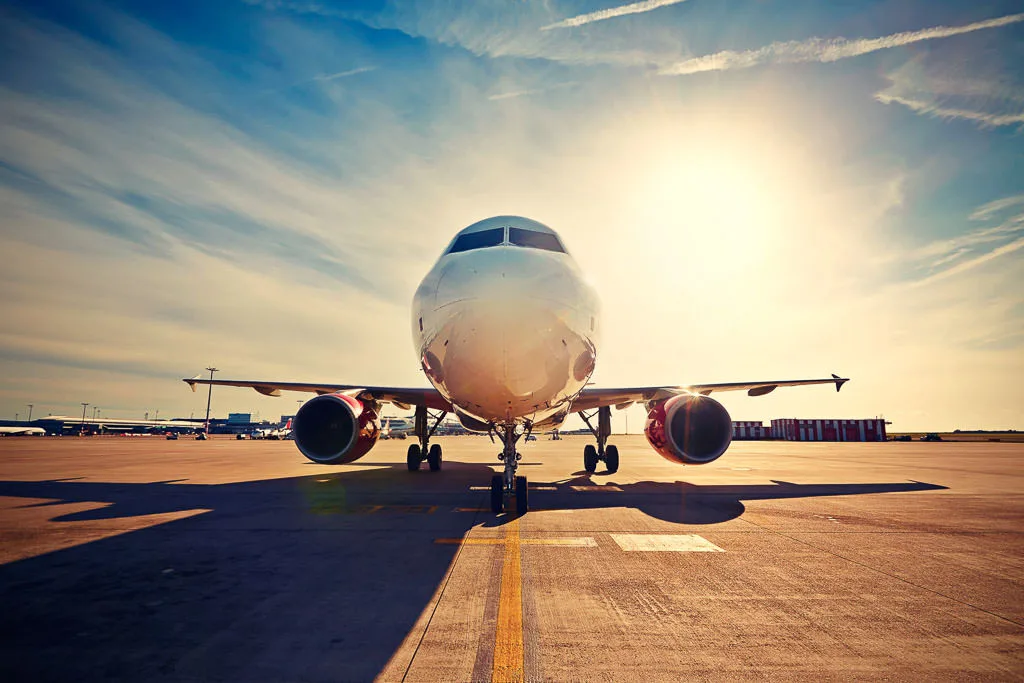 Companhias aéreas são condenadas por atraso em voo internacional e perda de conexões até Goiânia