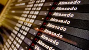 Latam deverá indenizar odontóloga impedida de atender pacientes devido a atraso em retorno de viagem