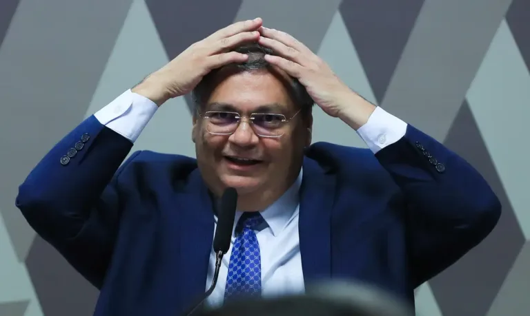Flávio Dino relata ter sofrido ameaça em aeroporto e pede campanhas de educação cívica nas empresas