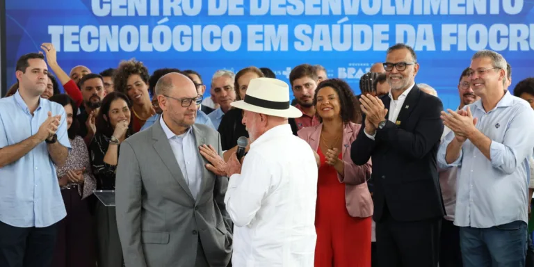 Lula pede que governador do RJ trabalhe para prender milicianos