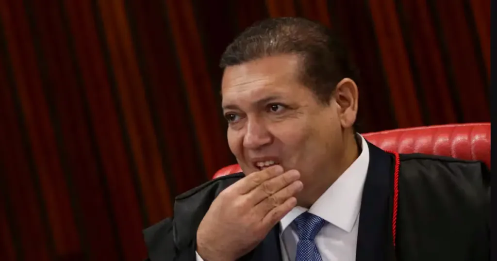 Nunes Marques convida Bolsonaro e Lula para posse na Presidência do TSE em Brasília