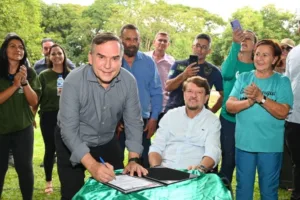 Prefeito Sandro Mabel lança obra de revitalização do Parque Lago das Rosas