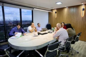 Prefeita em exercício Cláudia Lira anuncia antecipação da data-base dos servidores municipais