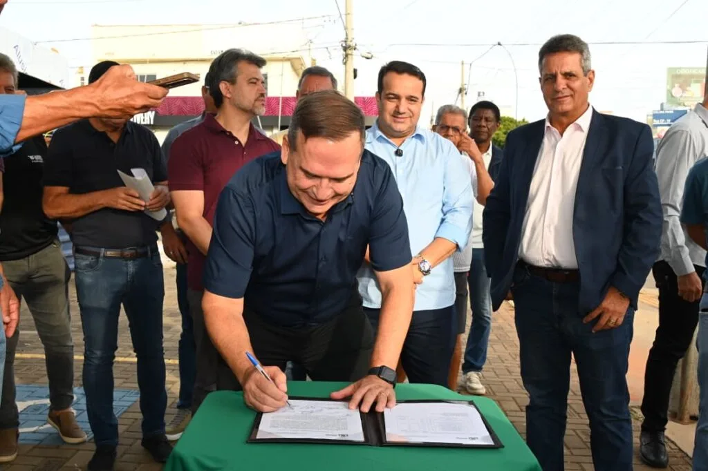 “Goiânia todinha terá asfalto novo”, diz Mabel em lançamento de recapeamento asfáltico