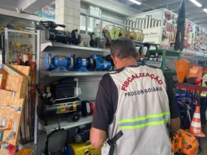 Procon Goiânia autua seis lojas de ferramentas por ausência de preços em produtos