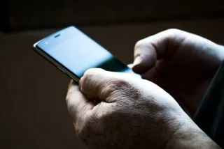 Projeto no Senado criminaliza monetização de discurso de ódio nas redes sociais
