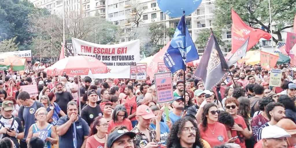 Manifestação em SP pede fim da escala 6x1 e ações contra o feminicídio