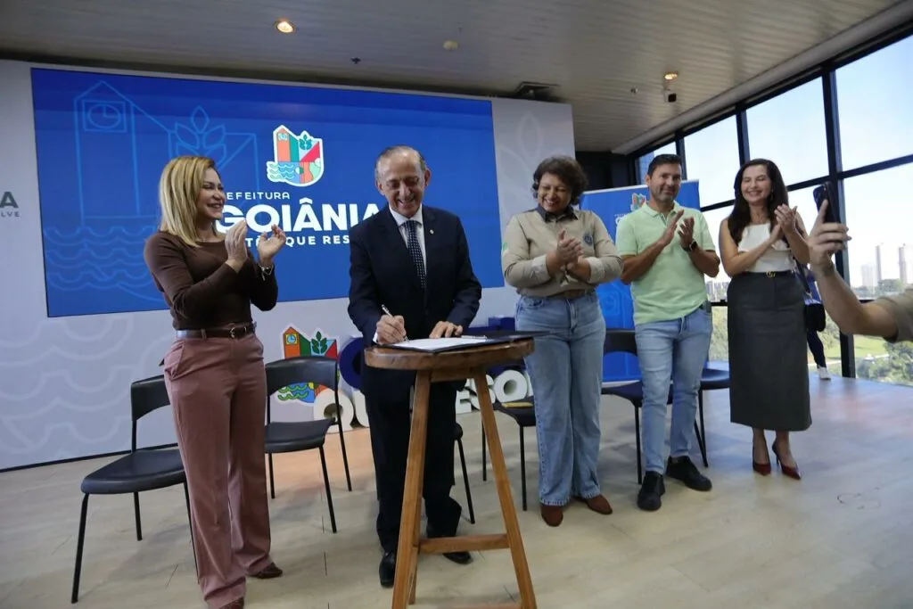 Anselmo Pereira toma posse como prefeito em exercício de Goiânia