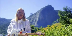 Exposição gratuita comemora 50 anos de carreira de Victor Biglione