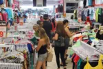 Dia Livre de Impostos promete descontos de até 70% e mobiliza comércio de Goiânia