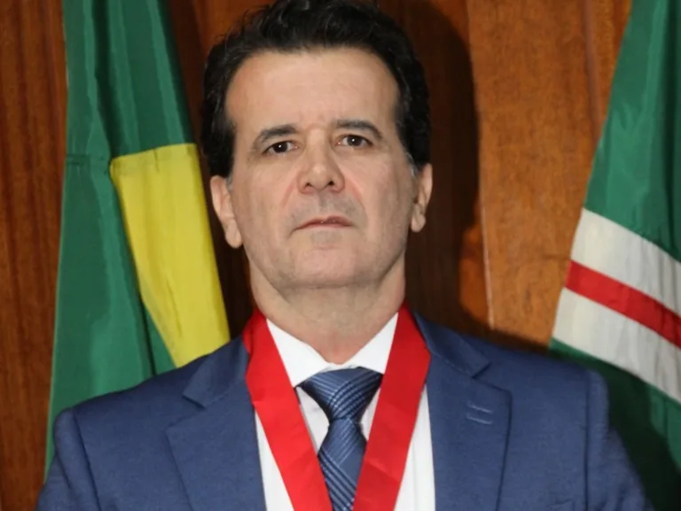 Advogado e professor Eurípedes Ribeiro recebe Medalha Maguito Vilela na Câmara de Goiânia