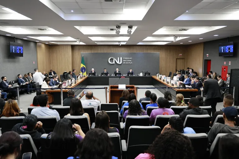 CNJ adia para 4 de agosto análise de regras sobre aposentadoria compulsória de magistrados