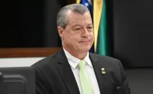Relatado por Daniel Agrobom, comissão aprova PL que dá prioridade especial na Justiça para idosos com deficiência