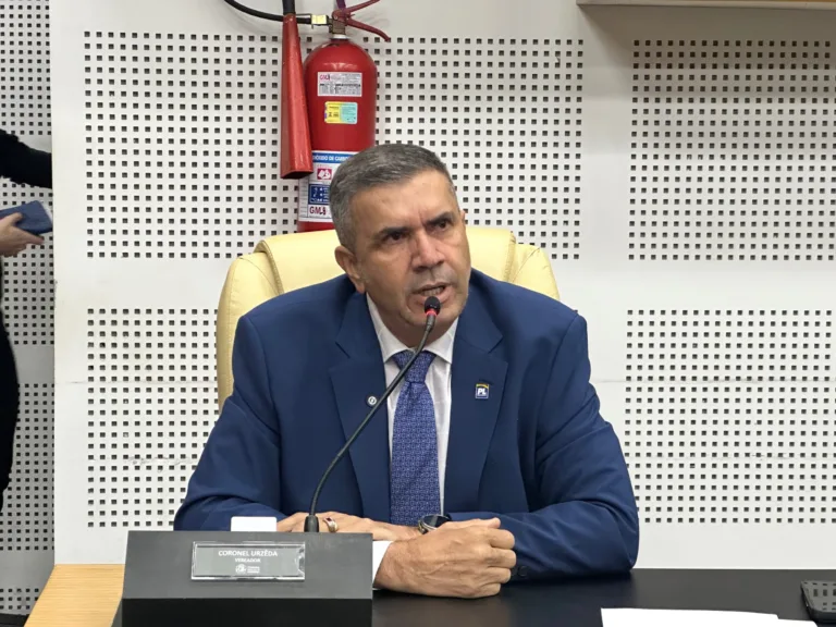 Câmara derruba veto e garante identificação de vereadores em placas de obras públicas