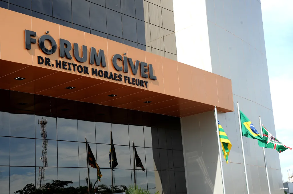 Comarca de Goiânia recebe currículos de estudantes e bacharéis em Direito para trabalho voluntário
