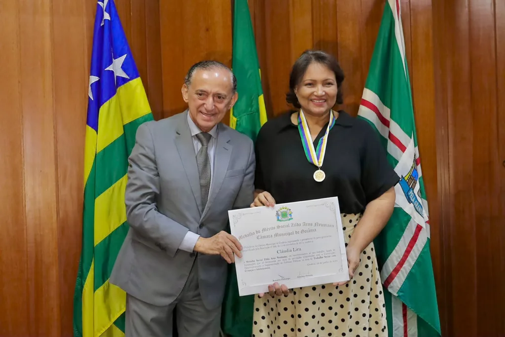 Prefeita em exercício Coronel Cláudia Lira recebe Comenda Social Zilda Arns em reconhecimento ao trabalho em prol da cidadania
