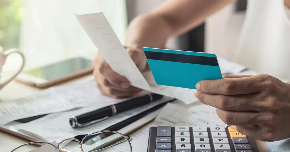 Santander alega dívida de cartão de crédito de mais de R$ 932 mil, mas apresenta fatura zerada e perde ação contra cliente de Goiânia