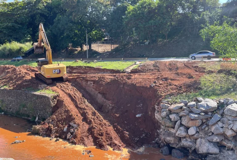 Goiânia: Prefeitura faz obras contra erosão e interdita faixa na Marginal Botafogo