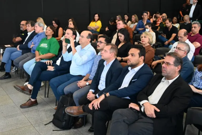 Mabel recebe relatório que prevê modernização tecnológica e serviços públicos mais ágeis