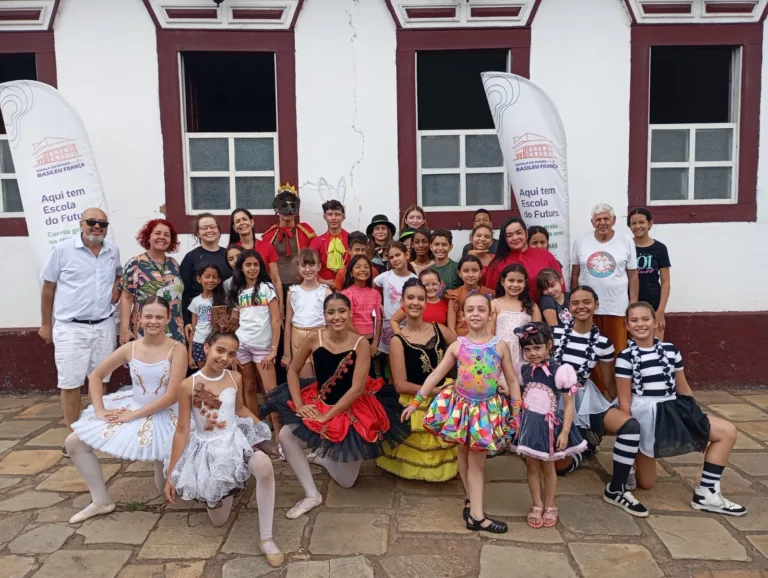 Governo de Goiás oferece 434 vagas gratuitas para cursos de Teatro e Violão em sete municípios