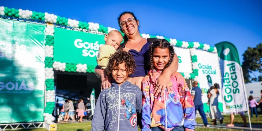 Prefeitura leva serviços do CadÚnico à população em edição do Goiás Social em Goiânia