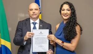 Juíza do Rio de Janeiro toma posse no TJGO após permuta com magistrado goiano