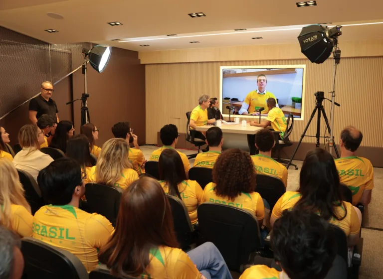 Escritório Brasil Salomão e Matthes une futebol e cultura organizacional em episódio do PodBrasil com jornador Jonas