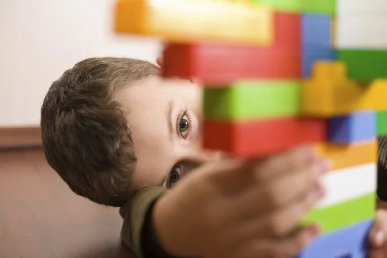 TJGO manda Unimed manter terapias de criança com autismo em clínica recém-descredenciada