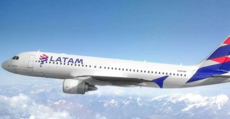 Voo cancelado, troca de aeroportos, atrasos e diária perdida: idosos serão indenizados em R$ 20 mil pela Latam
