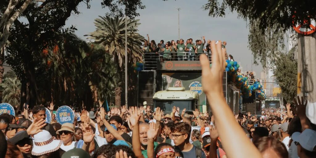 Marcha para Jesus reúne público evangélico no centro de São Paulo