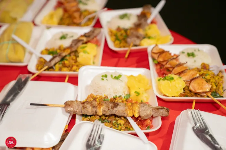 Governo de Goiás está com inscrições abertas para a Vila Gastronômica do Natal do Bem 2026 - mesa posta com quatro pratinhos de jantinha