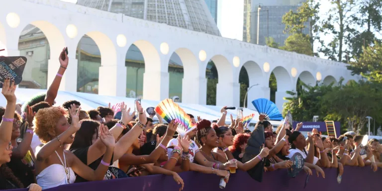 Parada LGBTQIA+ no Rio defende mais representantes no Legislativo