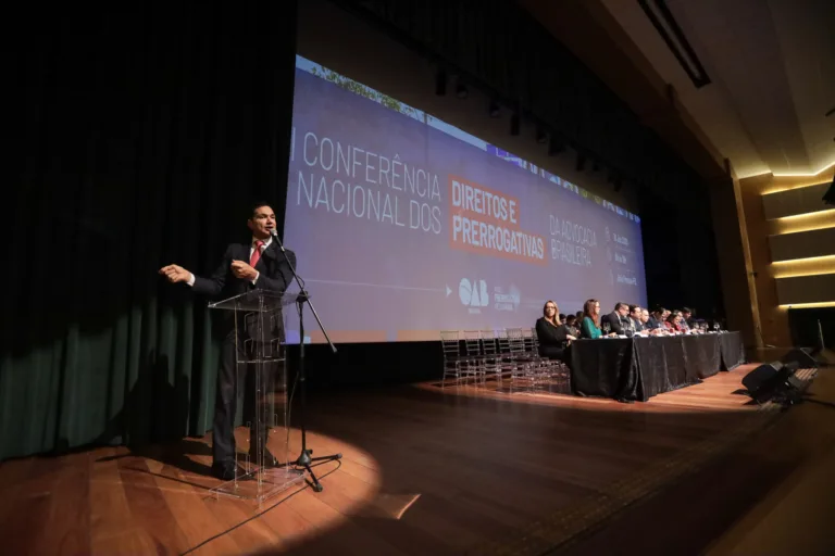 Pedro Paulo de Medeiros conduz debate sobre criminalização da advocacia na 1ª Conferência Nacional dos Direitos e Prerrogativas da Advocacia Brasileira