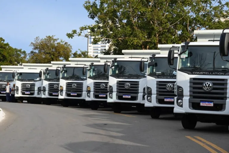 Prefeito Sandro Mabel apresenta nova frota da Comurg com 167 equipamentos