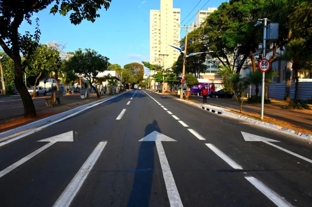 Goiânia recebe 128 mil metros quadrados de nova sinalização em três meses