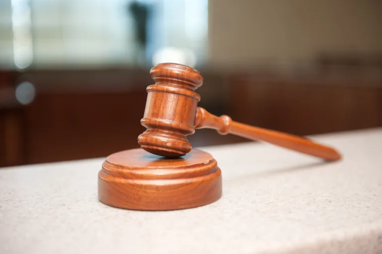 Servidora em licença nos EUA obtém liminar para preservar vínculo funcional e evitar PAD