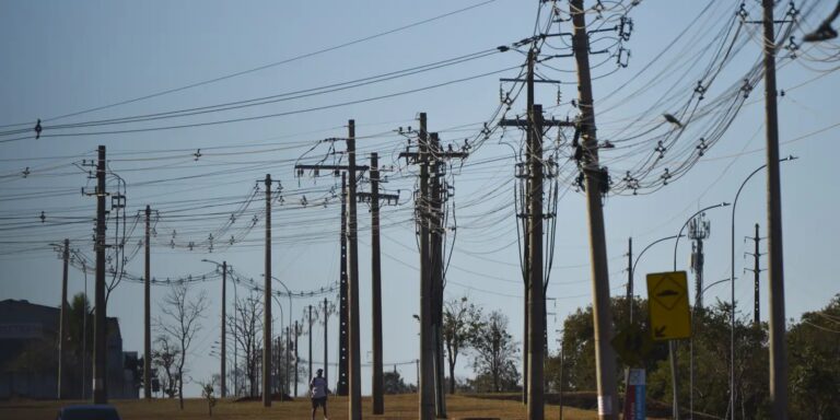 Número de acidentes com a rede elétrica cresceu no Brasil em 2025