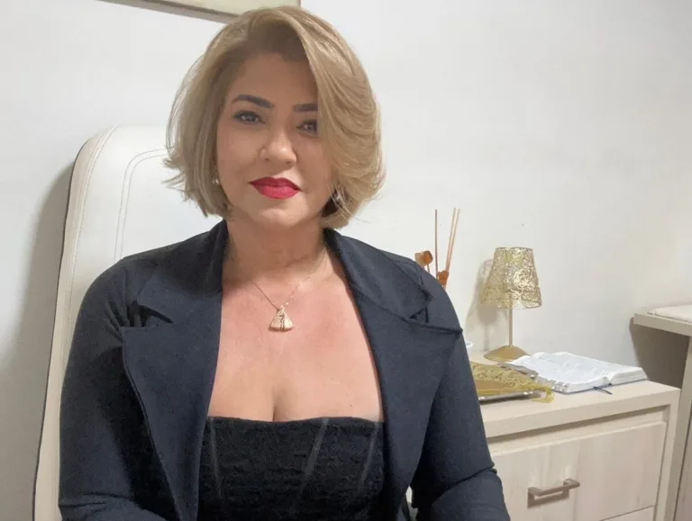 Exploração de terras raras é tema de trabalho apresentado pela advogada e professora Renata Jubé em congresso iberoamericano